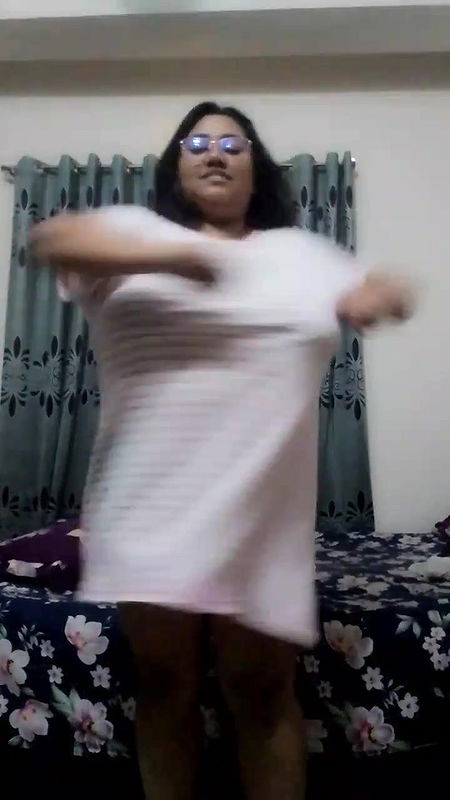 Tamil Chubby Bhabhi Jumping and Showing Choot