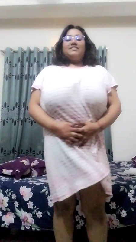 Tamil Chubby Bhabhi Jumping and Showing Choot