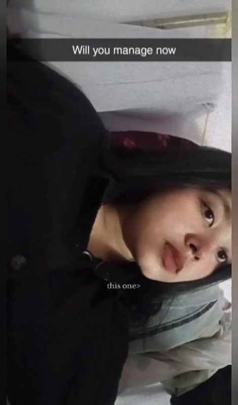 Beautiful Laki Showing Mummay