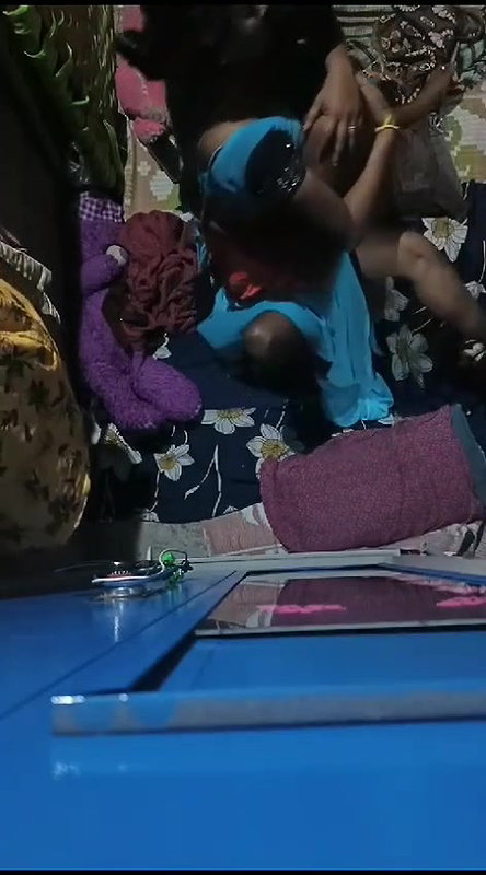 blue saree aunty sex with hubby