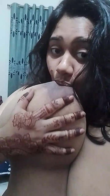 Indian lesbian BBW exposing huge boobs in selfie