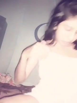 So beautiful gf showing her nude body