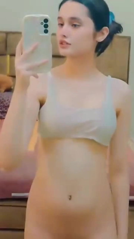 Extreemly Beautiful Girl Showing Asset 1