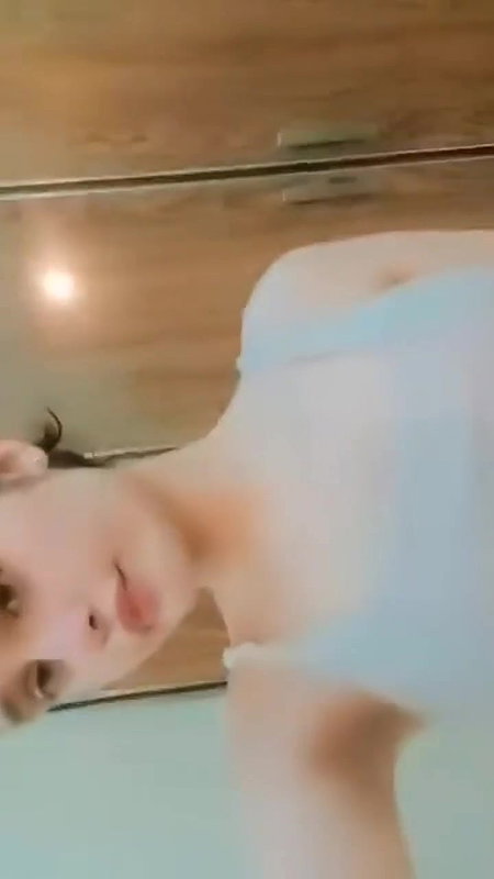 Extreemly Beautiful Girl Showing Asset 1