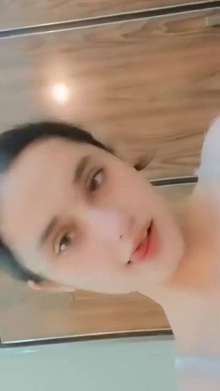 Extreemly Beautiful Girl Showing Asset 1