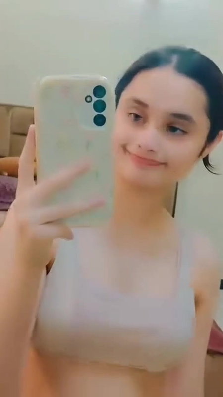 Extreemly Beautiful Girl Showing Asset 1