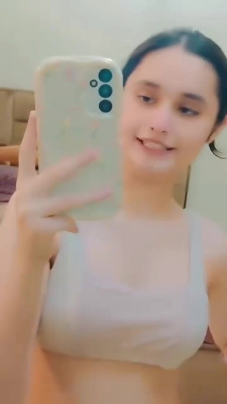 Extreemly Beautiful Girl Showing Asset 1