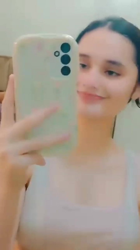 Extreemly Beautiful Girl Showing Asset 1