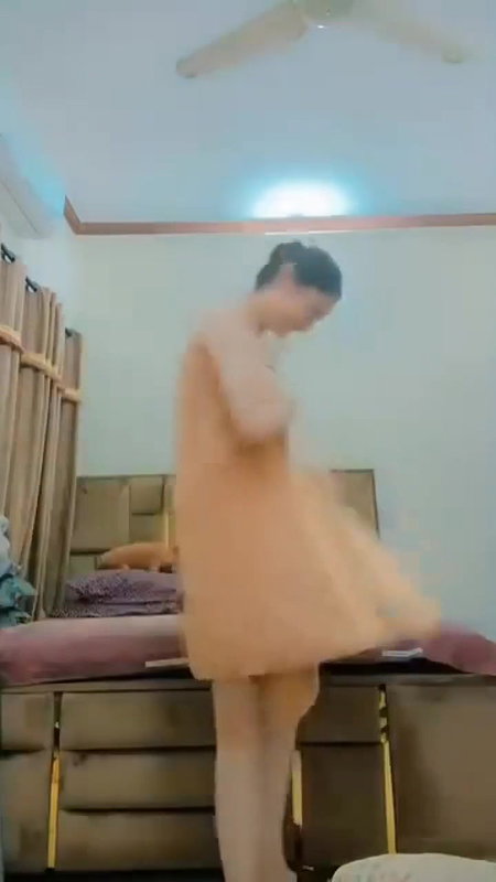 Extreemly Beautiful Girl Showing Asset 2