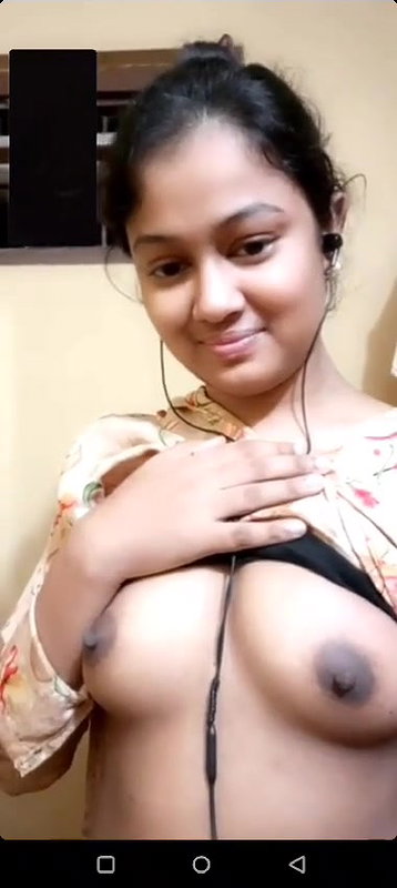 Indian Girl Ne Boobs Show Kiye Video Call Per