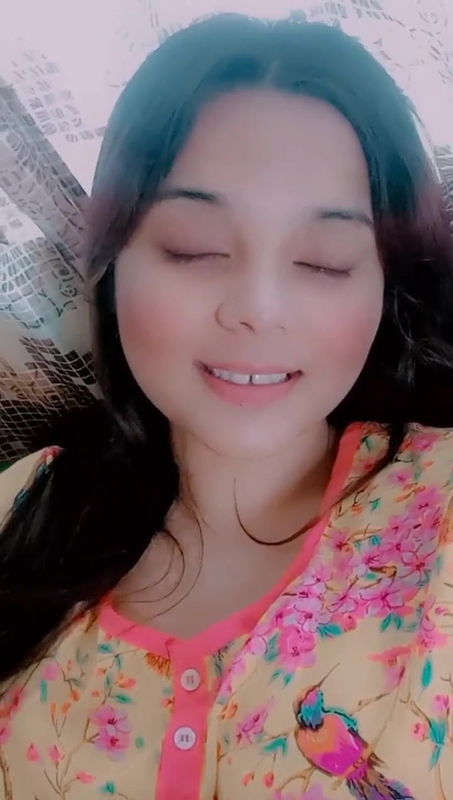 Jawan Khubsoorat Larki K Barey Barey Mummay