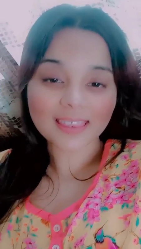 Jawan Khubsoorat Larki K Barey Barey Mummay