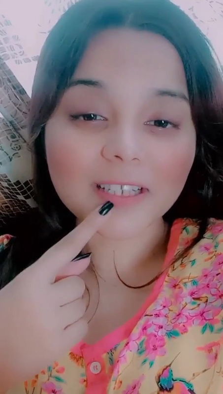 Jawan Khubsoorat Larki K Barey Barey Mummay