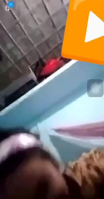 Jawan Larki Apney Mummay Dikha Rahi Hai Live Video Call Per