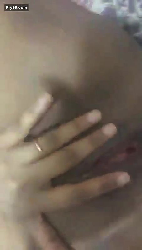 Desi sexy bhabi enjoy with Cucumber