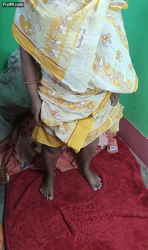 Desi aunty fucking with carrot and musterbration