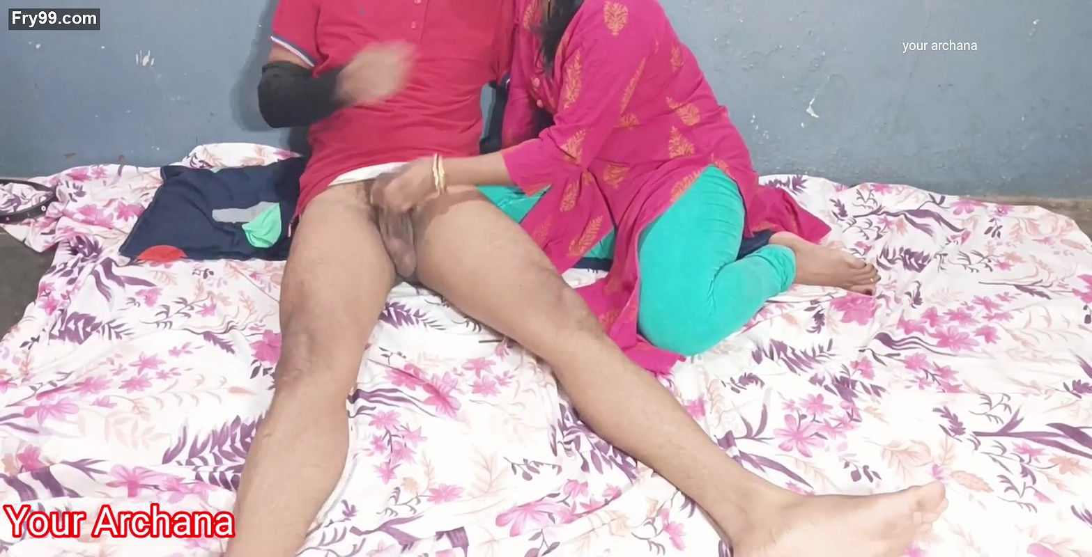 Maa ke samne souteela Baap ne beti ko chud diya with hindi audio
