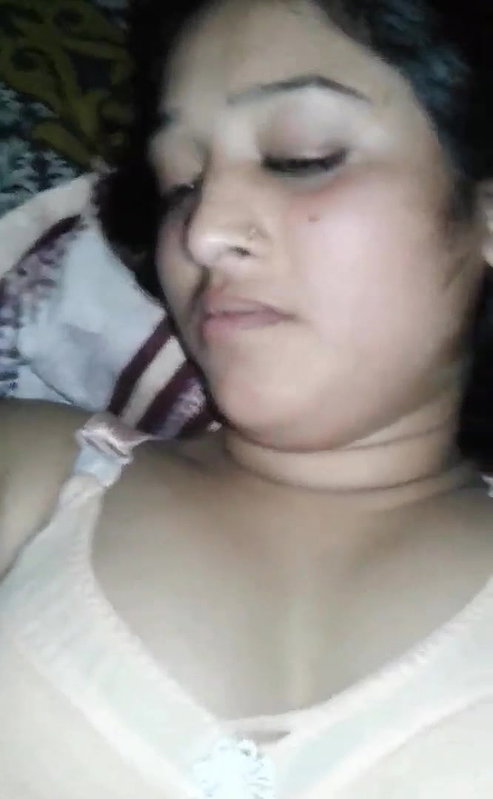 gori bhabhi boob press by devar