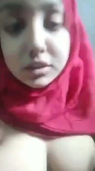 hijabi girl nude show and pussy fuck with cucumber