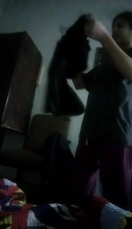 Full Dress Cahge By Young Girl