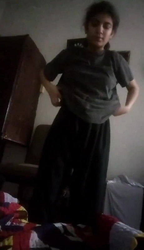 Full Dress Cahge By Young Girl