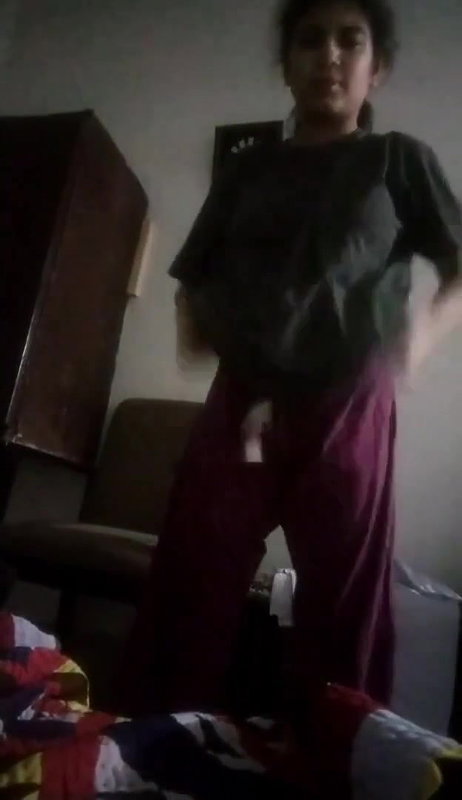 Full Dress Cahge By Young Girl