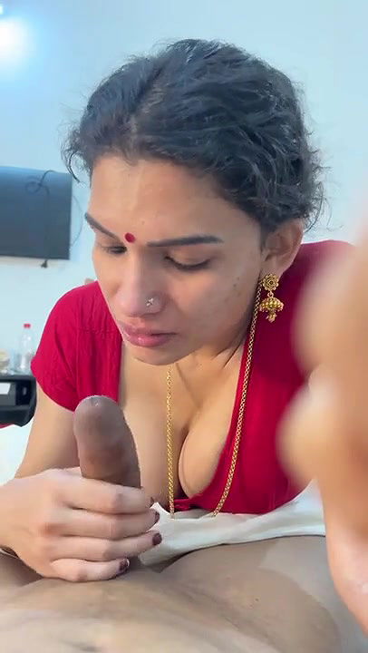 Desi Bitch Providing Deep Throat And Tit Banging To Customer In Motel