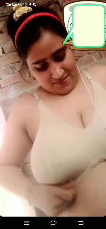 Paki Chubby Aunty Showing 2