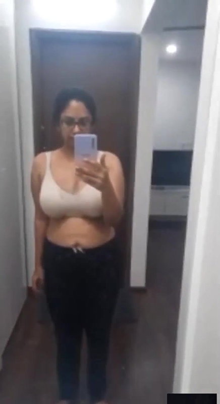 hot girl take mirror selfie to boyfriend