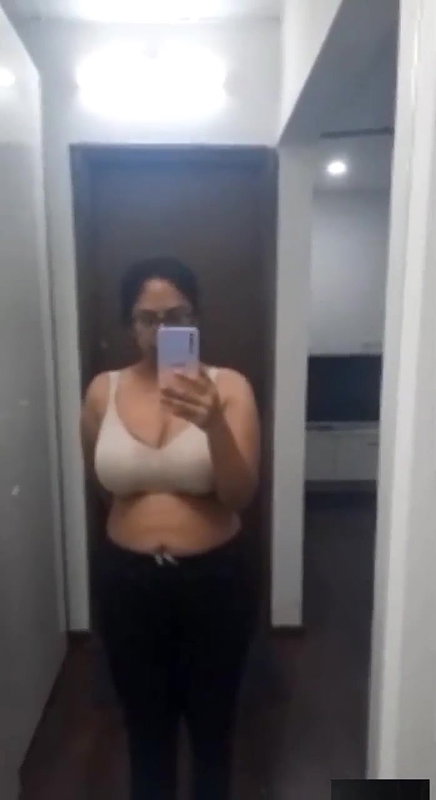 hot girl take mirror selfie to boyfriend