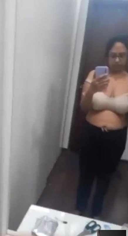 hot girl take mirror selfie to boyfriend