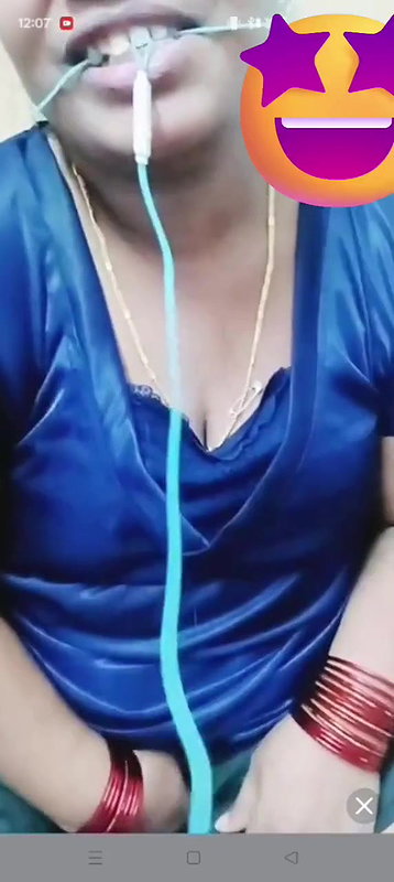 tamil aunty teasing on online