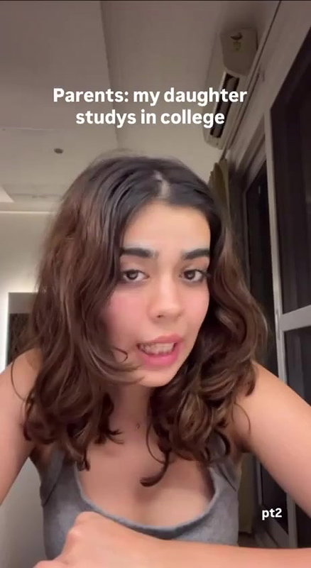 Sexy Desi Girl Showing Nude In UK