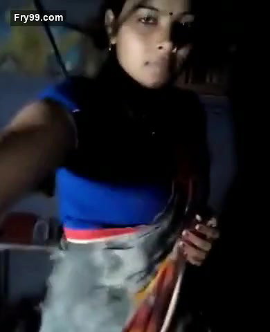 Desi village bhabi open her saree