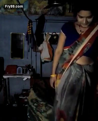 Desi village bhabi open her saree