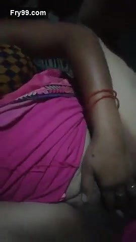 Desi village bhabi fing her pussy