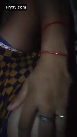 Desi village bhabi fing her pussy