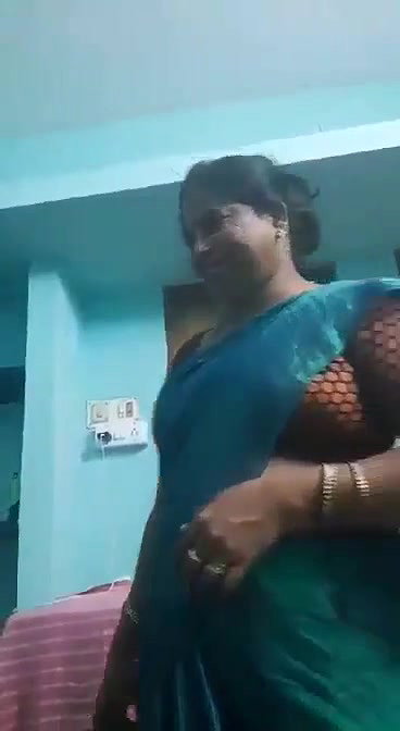 tamil item aunty