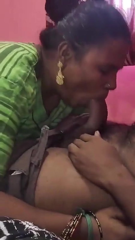 tamil aunty blowjob to customer