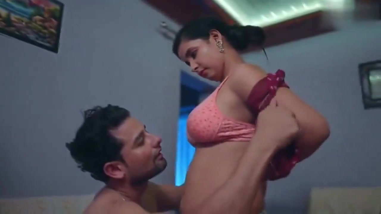 ullu series romantic clip