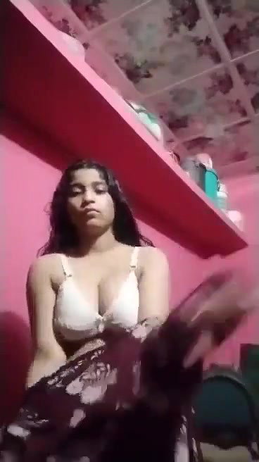 girl undress and nude show
