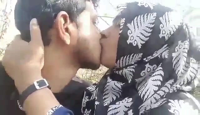 outdoor blowjob by gf
