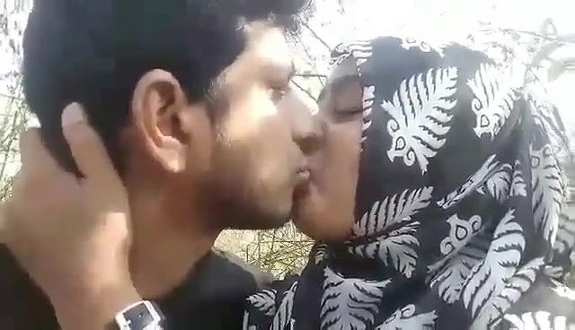 outdoor blowjob by gf