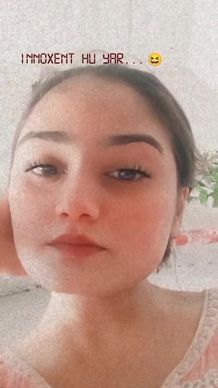 Very Beautiful Girl K Barey Or Khubsoorat Mummay