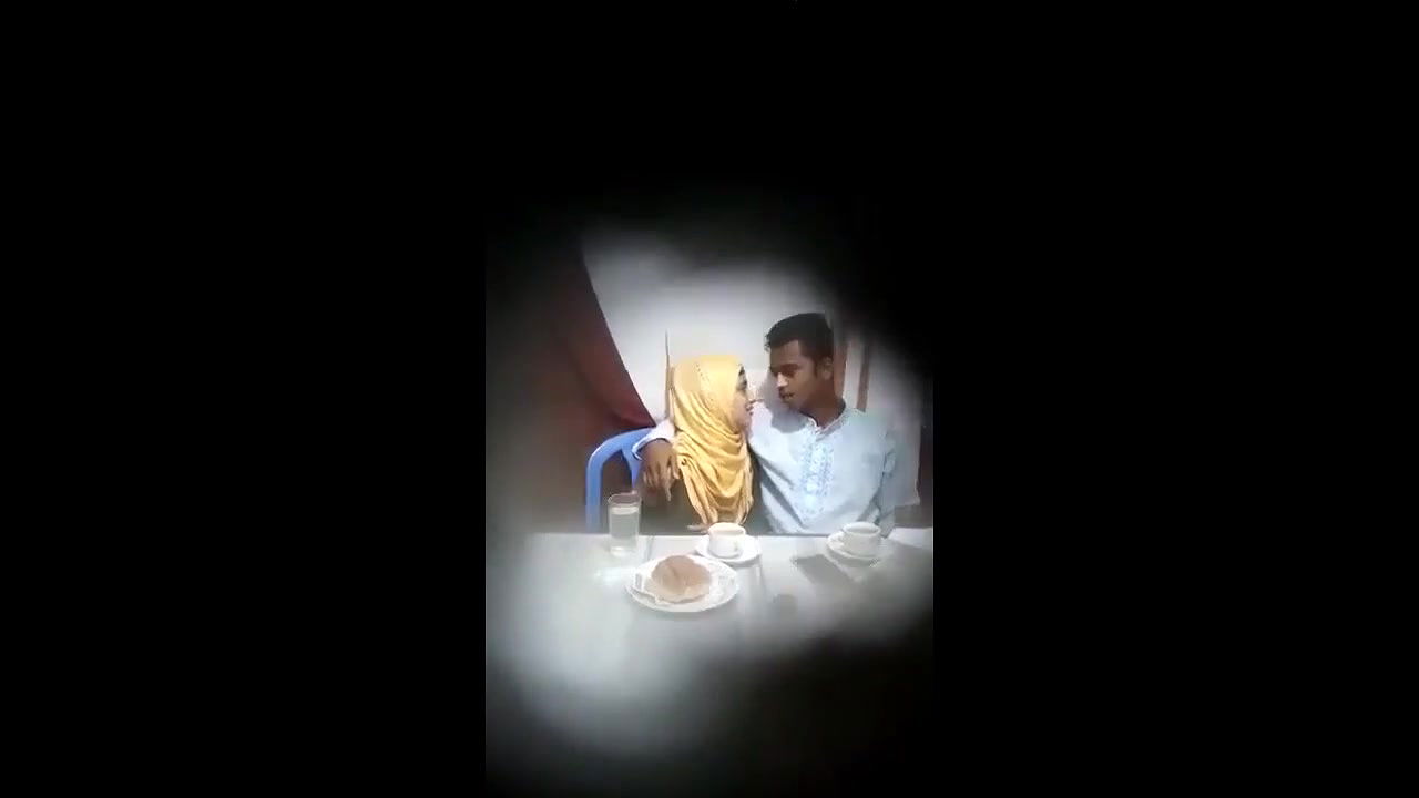 muslim lovers kissing video