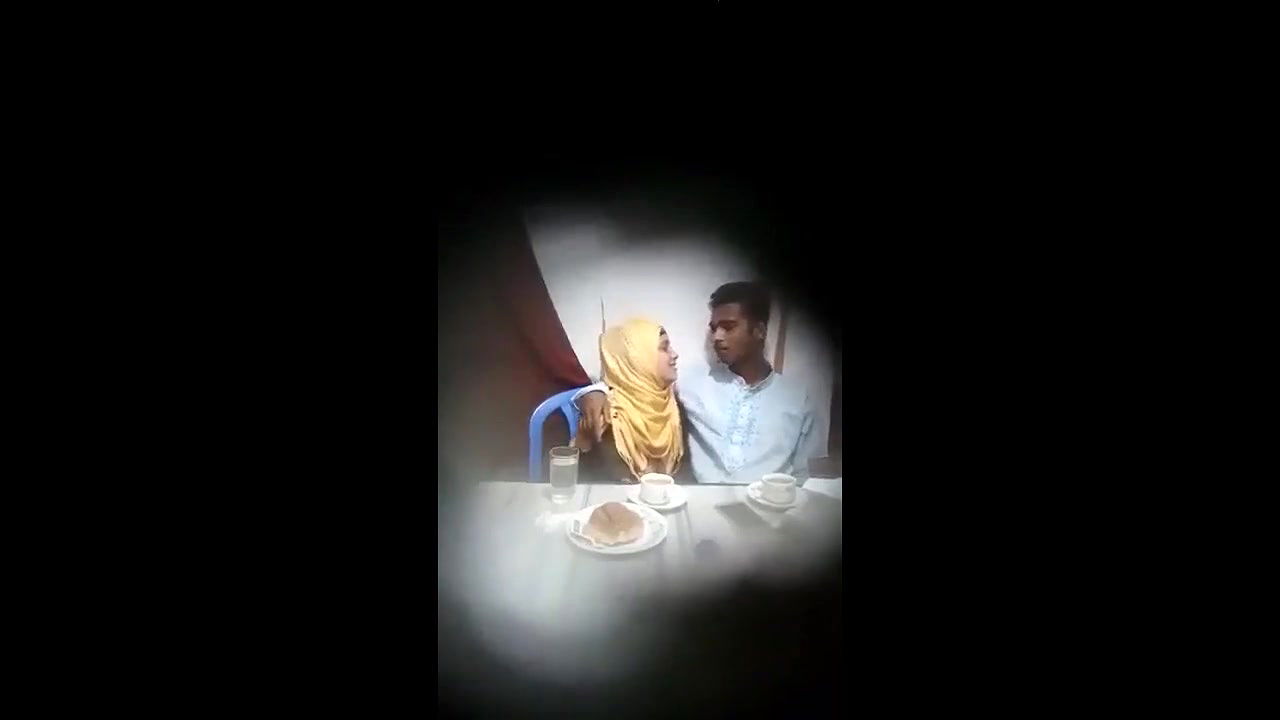 muslim lovers kissing video