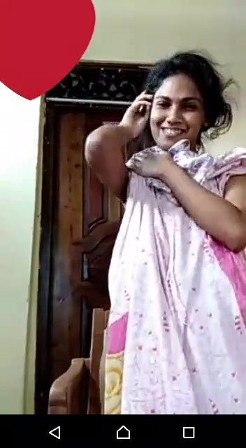 nighty kholke nude dikhayi