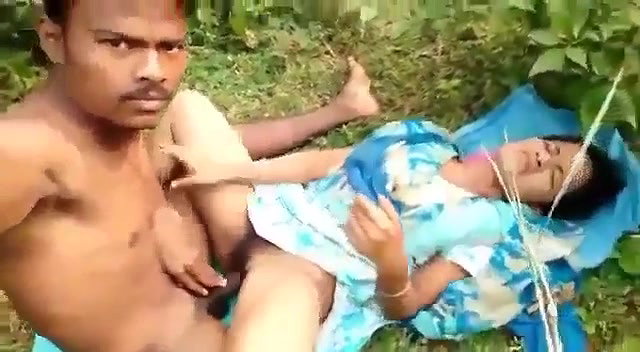 jungle mein leta ke jhato wali bhabhi ki chudai kri