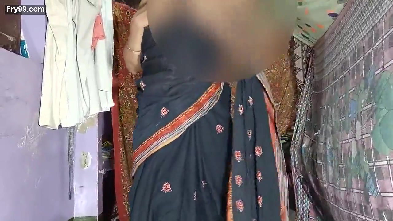 Desi sexy aunty with saree fucking hard