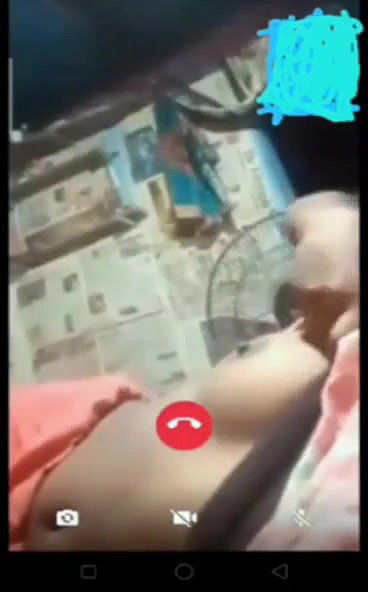 ladki ne vc mein apni chuche dikhayi